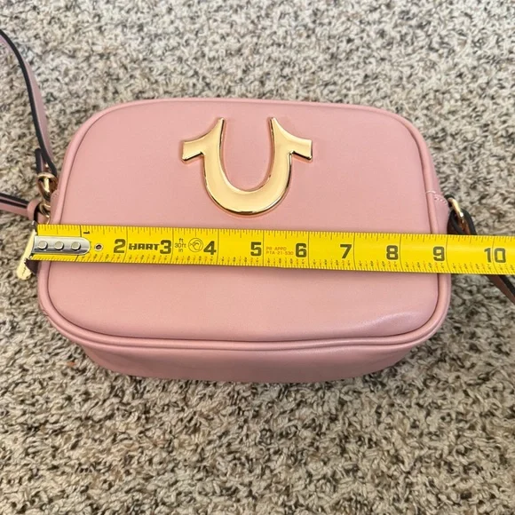 True Religion Baby Pink Med Crossbody Bag Purse with Horseshoe Logo Adjustable - Picture 8 of 14
